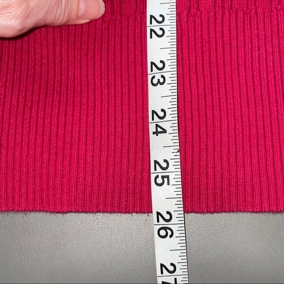 Tommy Hilfiger Women’s Cable Knit V-Neck Sweater – Size XL (Fits Like Medium) - Picture 10 of 10